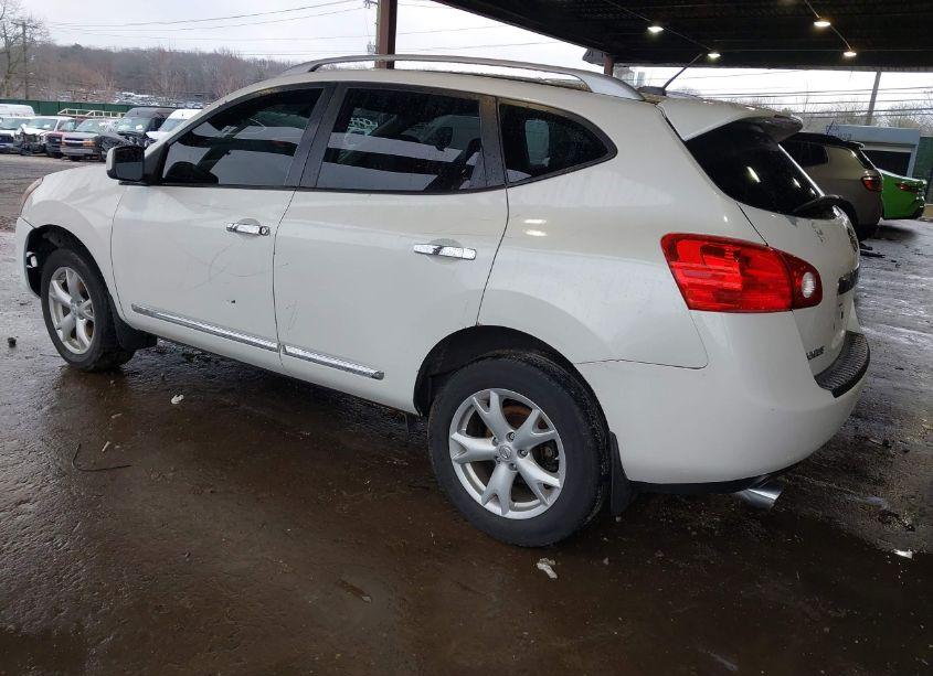 Photo 3 of 2011 Nissan Rogue SV (VIN JN8AS5MV8BW306417)