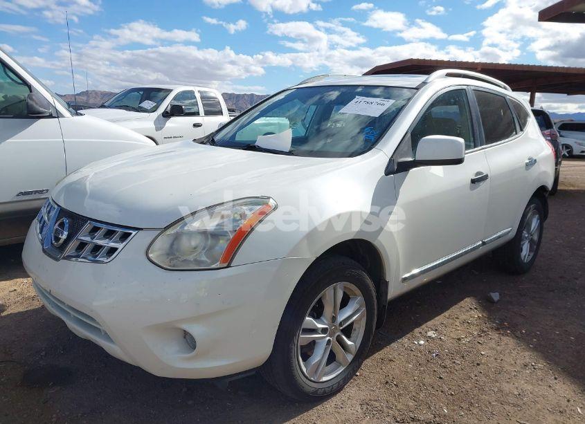 Photo 2 of 2013 Nissan Rogue SV (VIN JN8AS5MV8DW111078)