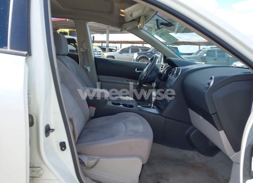 Photo 5 of 2013 Nissan Rogue SV (VIN JN8AS5MV8DW111078)