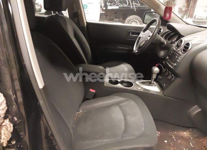 Photo 5 of 2013 Nissan Rogue S (VIN JN8AS5MV8DW129645)