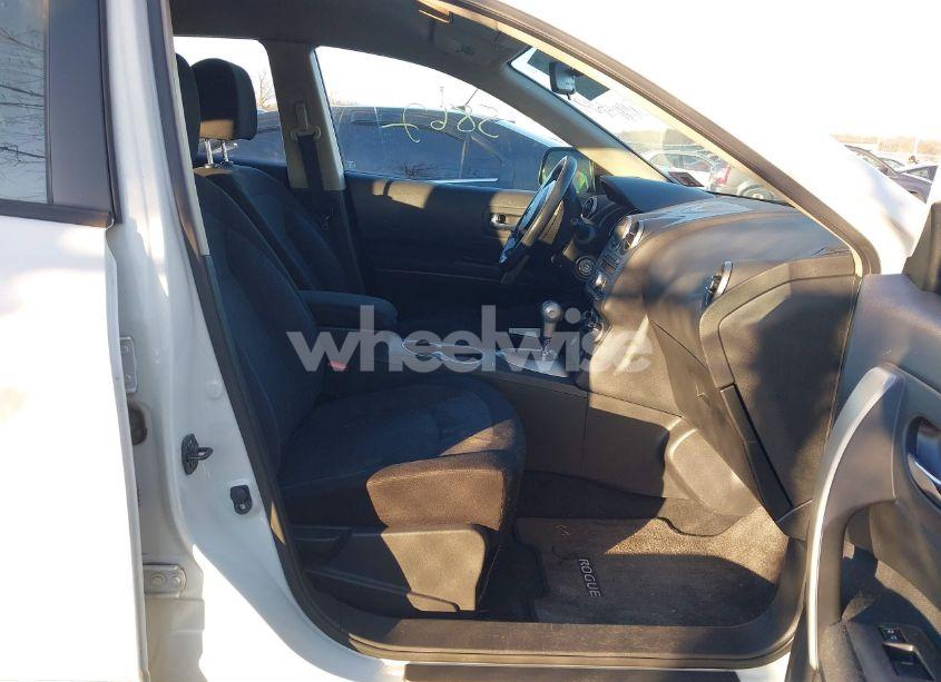 Photo 5 of 2013 Nissan Rogue S (VIN JN8AS5MV8DW131685)