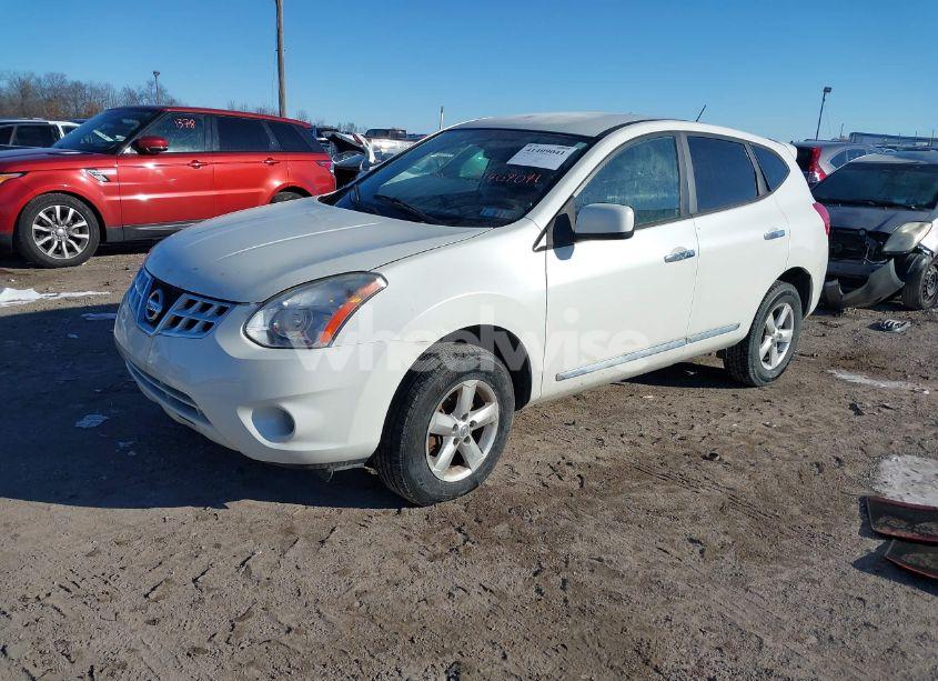 Photo 2 of 2013 Nissan Rogue S (VIN JN8AS5MV8DW136949)