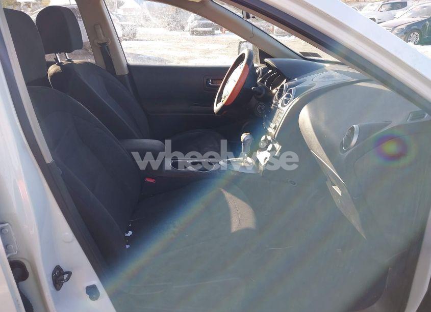 Photo 5 of 2013 Nissan Rogue S (VIN JN8AS5MV8DW136949)