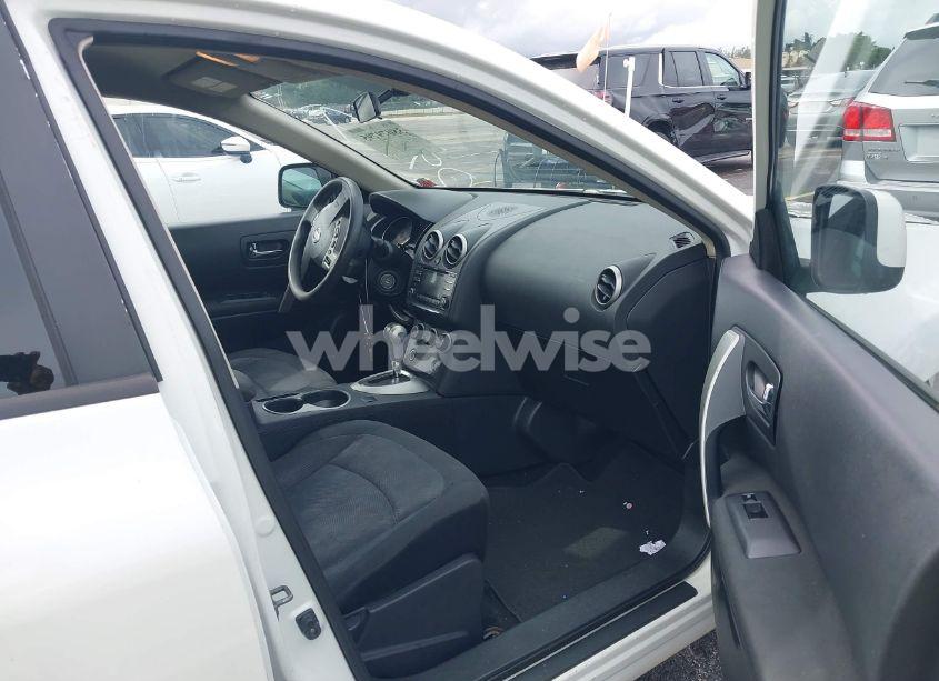 Photo 5 of 2013 Nissan Rogue S (VIN JN8AS5MV8DW150947)