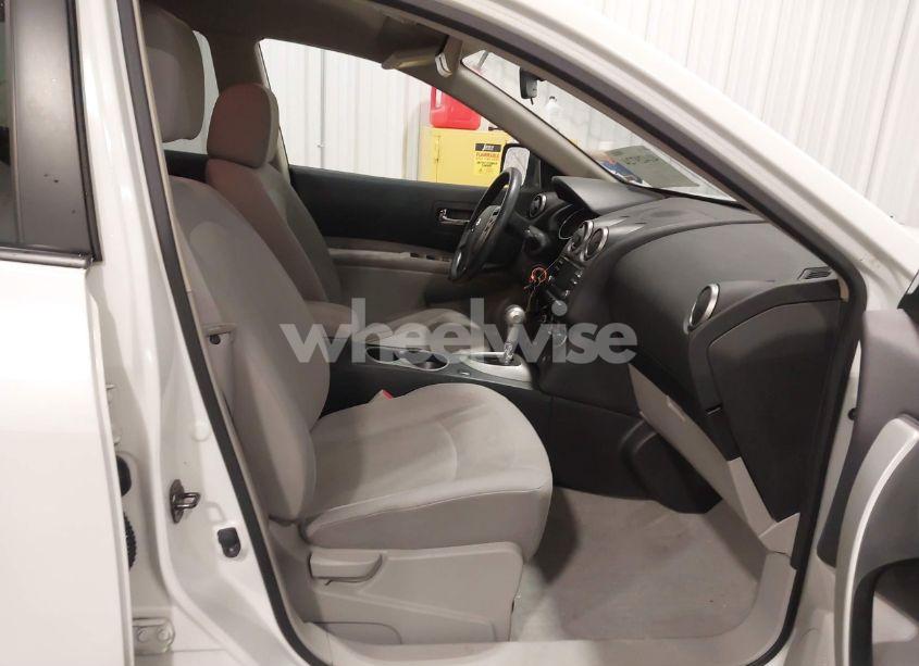 Photo 5 of 2013 Nissan Rogue S (VIN JN8AS5MV8DW608115)