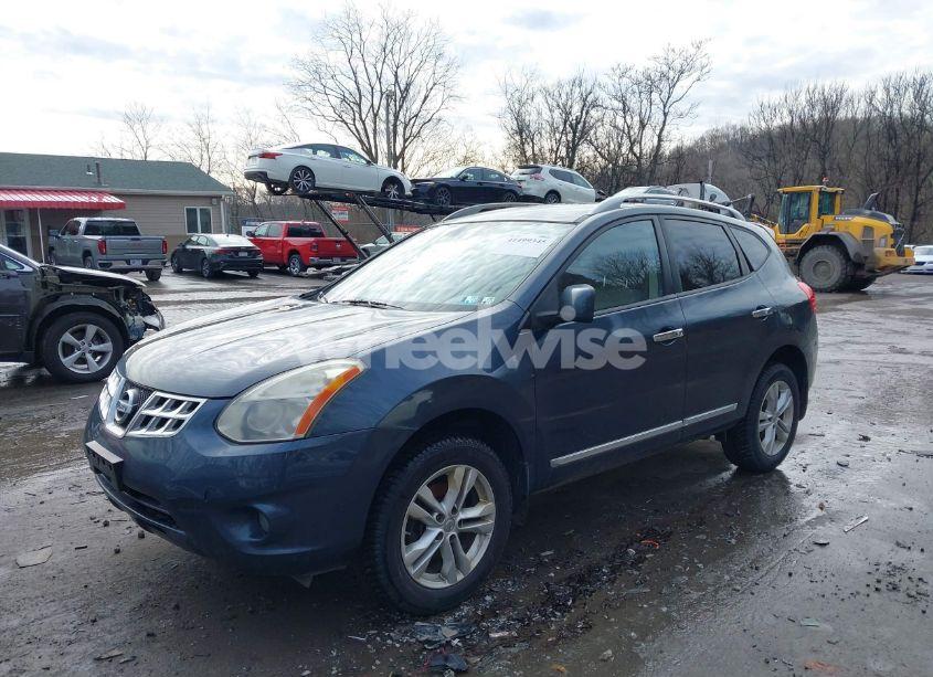 Photo 2 of 2013 Nissan Rogue SV (VIN JN8AS5MV8DW613797)