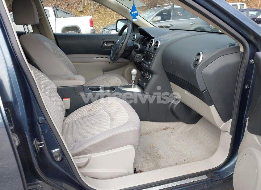 Photo 5 of 2013 Nissan Rogue SV (VIN JN8AS5MV8DW613797)