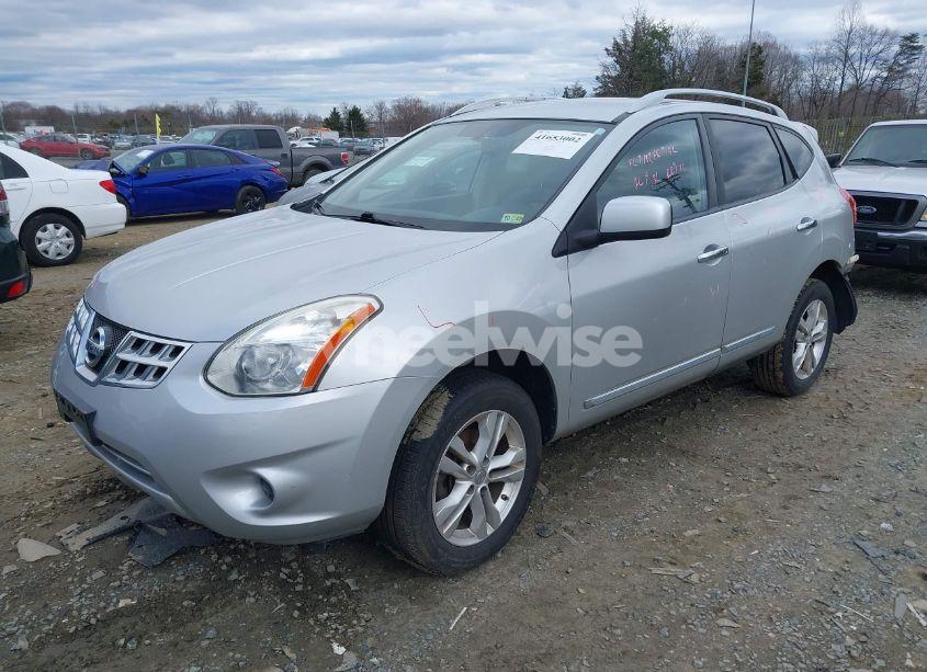 Photo 2 of 2013 Nissan Rogue SV (VIN JN8AS5MV8DW640384)