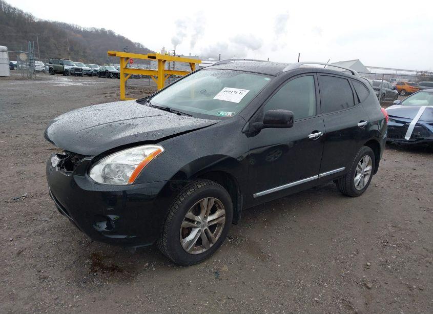 Photo 2 of 2013 Nissan Rogue SV (VIN JN8AS5MV8DW641003)