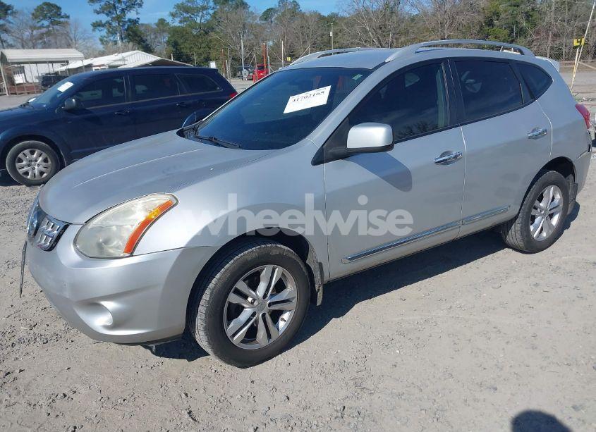 Photo 2 of 2013 Nissan Rogue SV (VIN JN8AS5MV8DW646458)