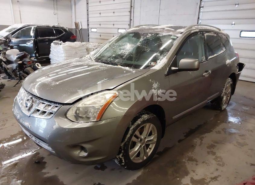 Photo 2 of 2013 Nissan Rogue SV (VIN JN8AS5MV8DW647352)