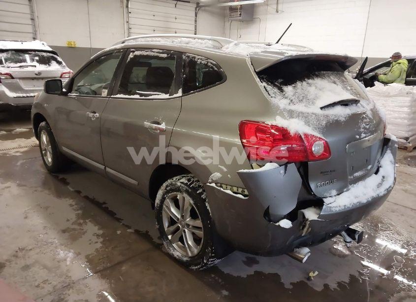 Photo 3 of 2013 Nissan Rogue SV (VIN JN8AS5MV8DW647352)