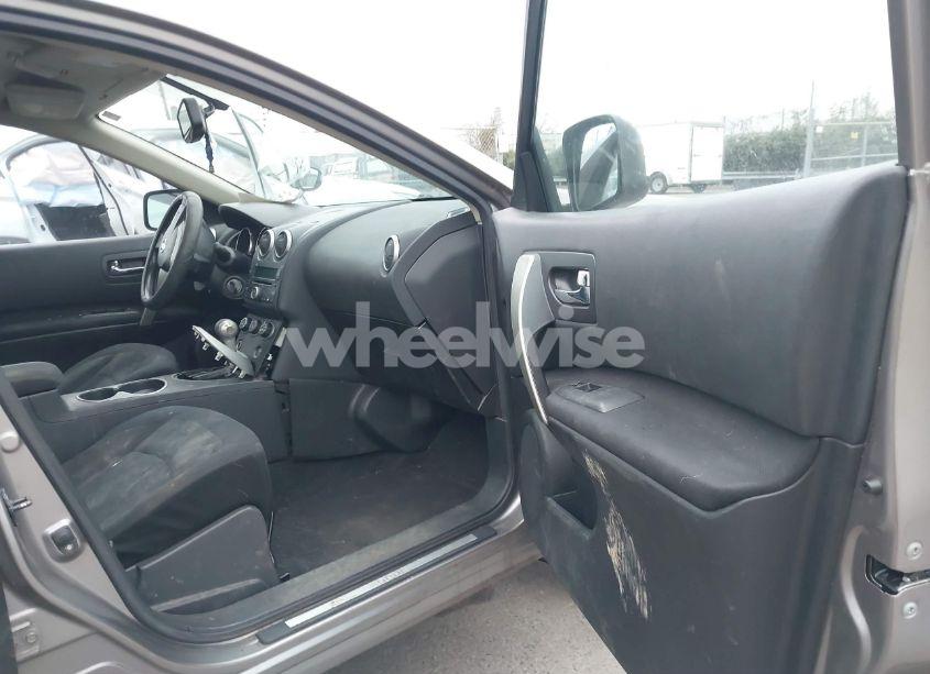 Photo 5 of 2010 Nissan Rogue S (VIN JN8AS5MV9AW135773)