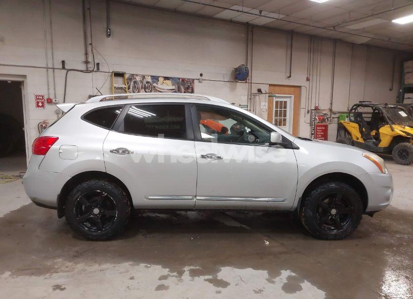 Photo 12 of 2013 Nissan Rogue SV (VIN JN8AS5MV9DW136748)