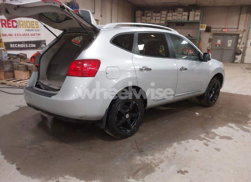 Photo 4 of 2013 Nissan Rogue SV (VIN JN8AS5MV9DW136748)