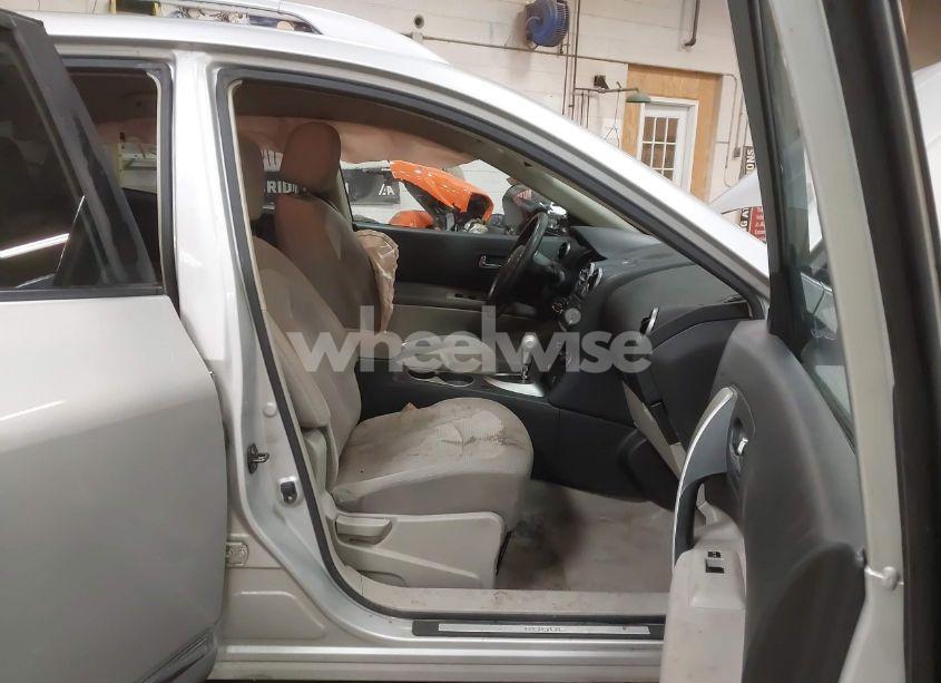 Photo 5 of 2013 Nissan Rogue SV (VIN JN8AS5MV9DW136748)