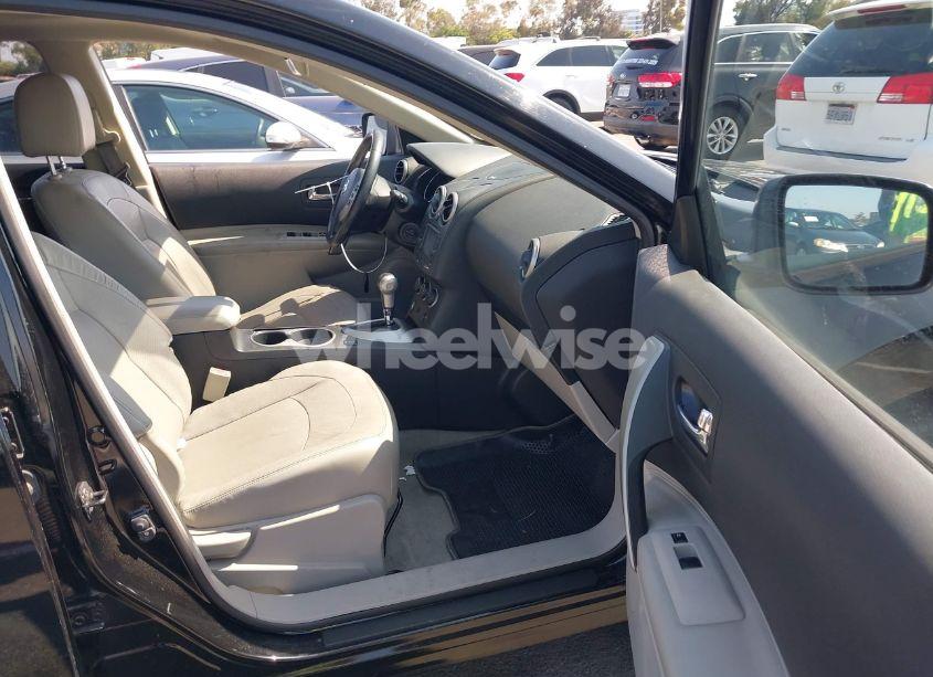 Photo 5 of 2011 Nissan Rogue SV (VIN JN8AS5MVXBW291144)