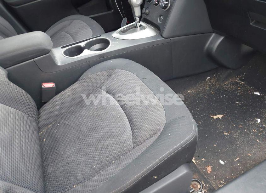 Photo 5 of 2011 Nissan Rogue SV (VIN JN8AS5MVXBW690703)