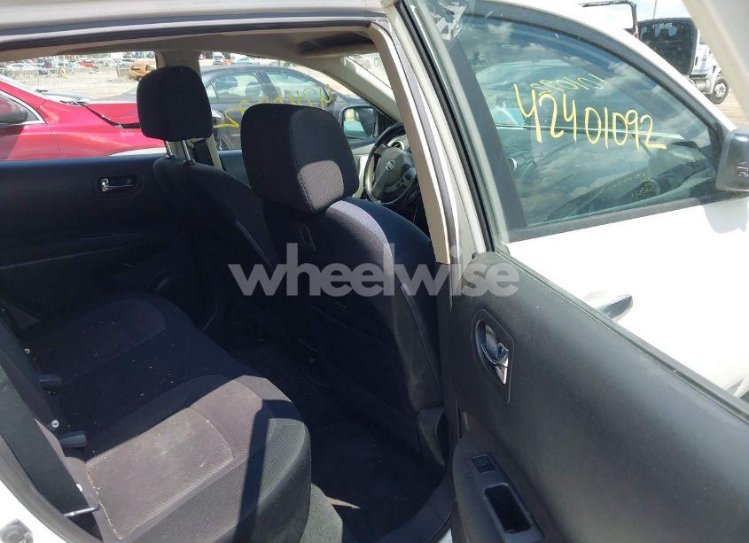 Photo 8 of 2013 Nissan Rogue S (VIN JN8AS5MVXDW124043)