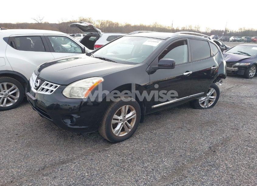 Photo 2 of 2013 Nissan Rogue SV (VIN JN8AS5MVXDW606687)