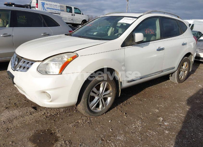 Photo 2 of 2013 Nissan Rogue SV (VIN JN8AS5MVXDW631461)