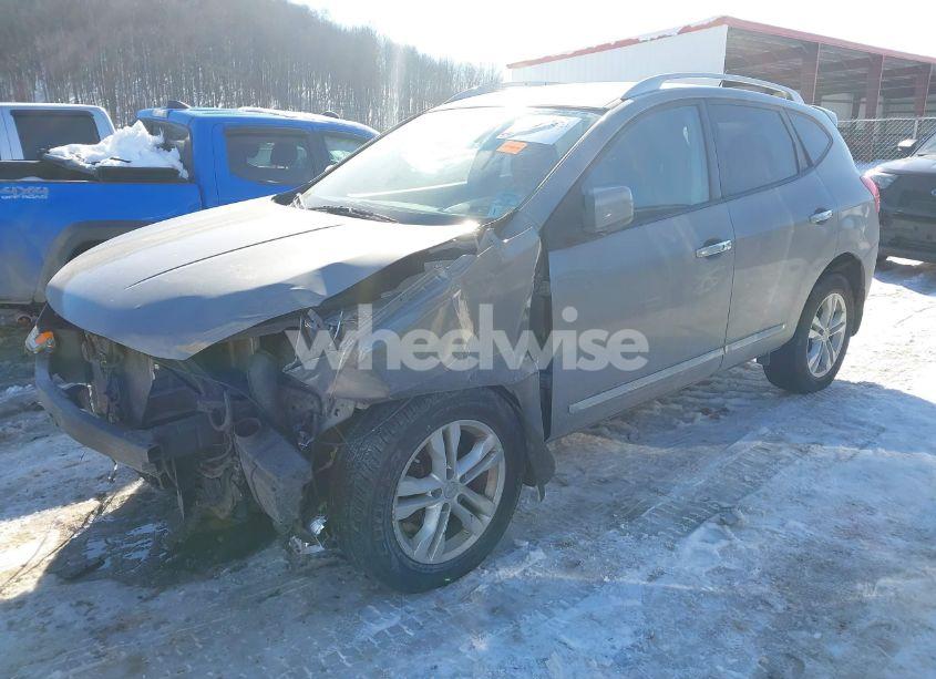 Photo 2 of 2013 Nissan Rogue SV (VIN JN8AS5MVXDW631895)