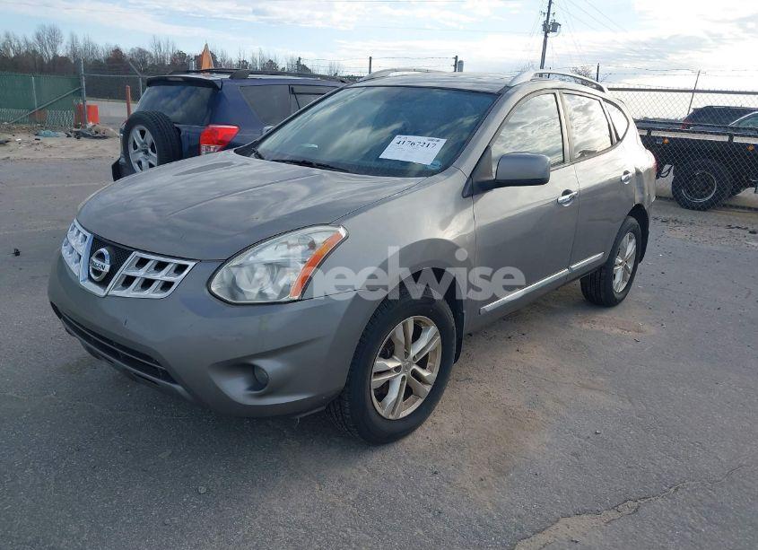 Photo 2 of 2013 Nissan Rogue SV (VIN JN8AS5MVXDW640368)