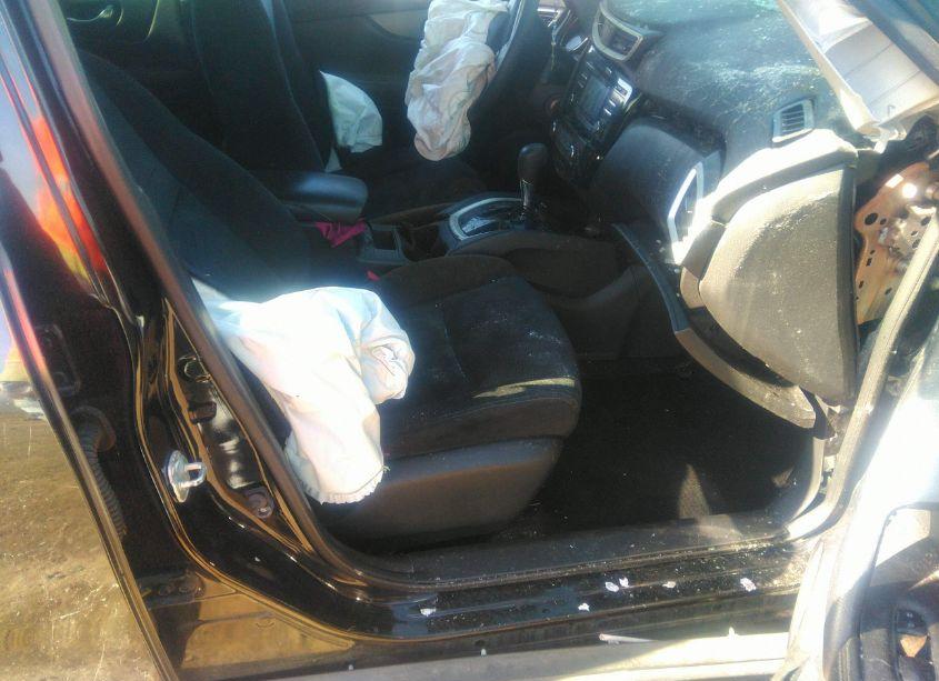 Photo 5 of 2016 Nissan Rogue S (VIN JN8AT2MT0GW004492)