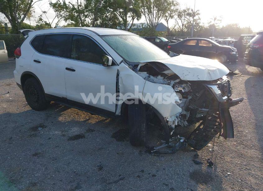 2017 Nissan Rogue S (VIN JN8AT2MT0HW137951) main photo