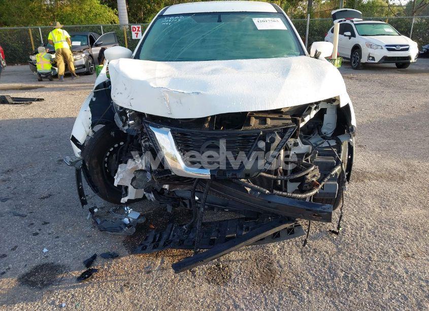 Photo 6 of 2017 Nissan Rogue S (VIN JN8AT2MT0HW137951)