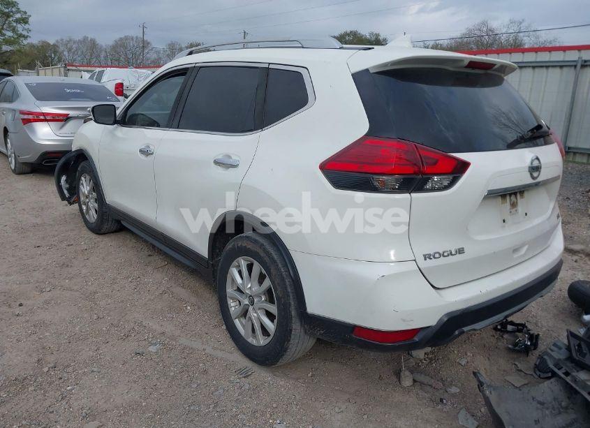 Photo 3 of 2017 Nissan Rogue SV (VIN JN8AT2MT0HW154538)