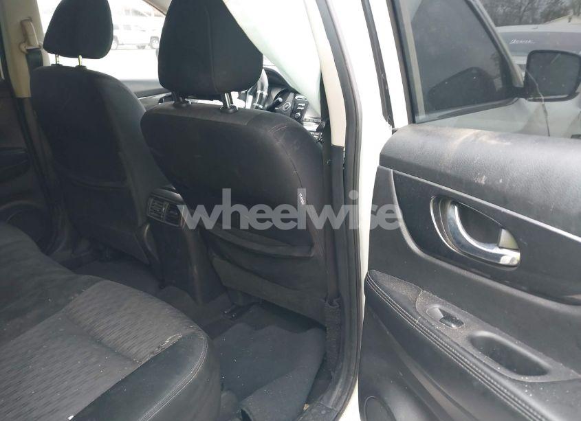 Photo 8 of 2017 Nissan Rogue SV (VIN JN8AT2MT0HW154538)