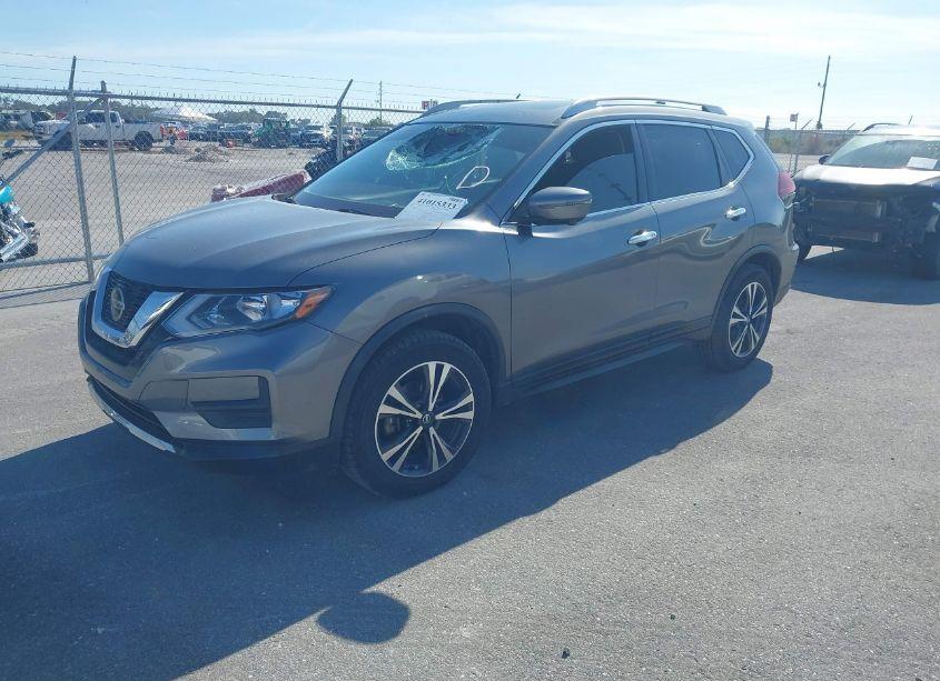 Photo 2 of 2019 Nissan Rogue SV (VIN JN8AT2MT0KW501308)