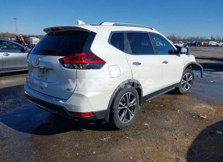 Photo 4 of 2020 Nissan Rogue SV FWD (VIN JN8AT2MT0LW016121)