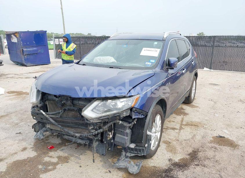 Photo 2 of 2017 Nissan Rogue SV (VIN JN8AT2MT1HW147016)