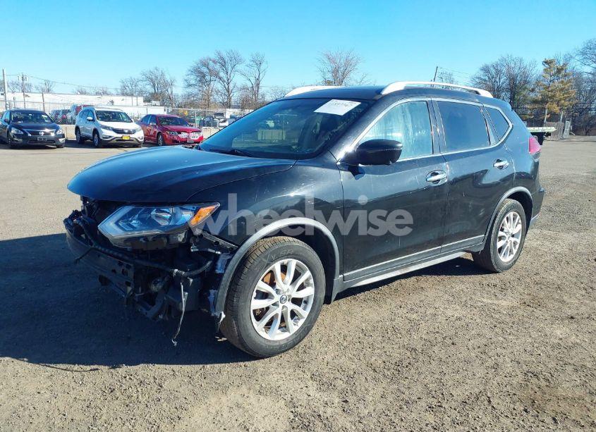 Photo 2 of 2017 Nissan Rogue SV (VIN JN8AT2MT1HW383746)