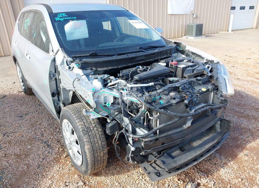 Photo 6 of 2017 Nissan Rogue S (VIN JN8AT2MT1HW390048)