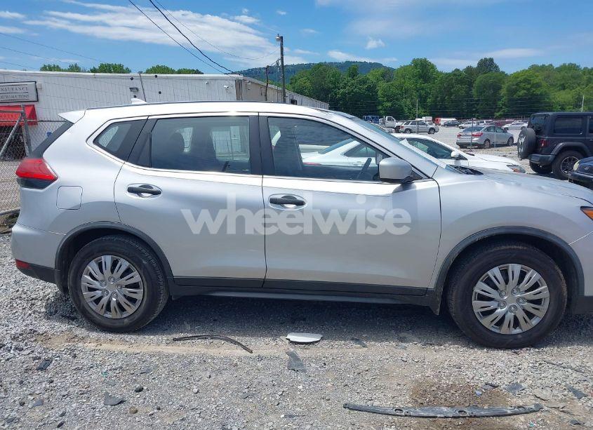 Photo 13 of 2017 Nissan Rogue S (VIN JN8AT2MT1HW402246)