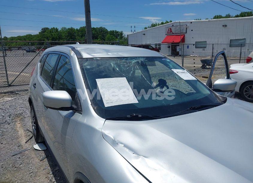 Photo 6 of 2017 Nissan Rogue S (VIN JN8AT2MT1HW402246)