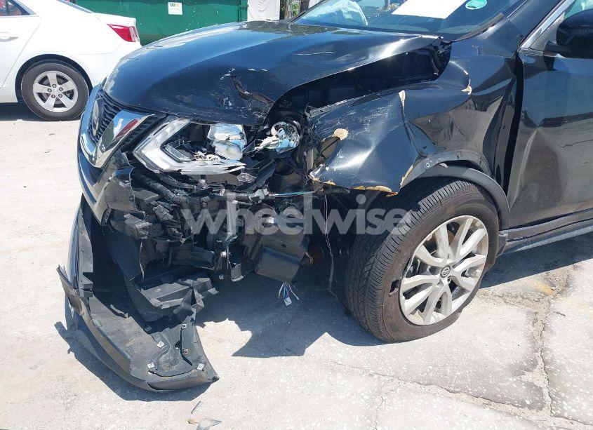 Photo 6 of 2019 Nissan Rogue S (VIN JN8AT2MT1KW252100)