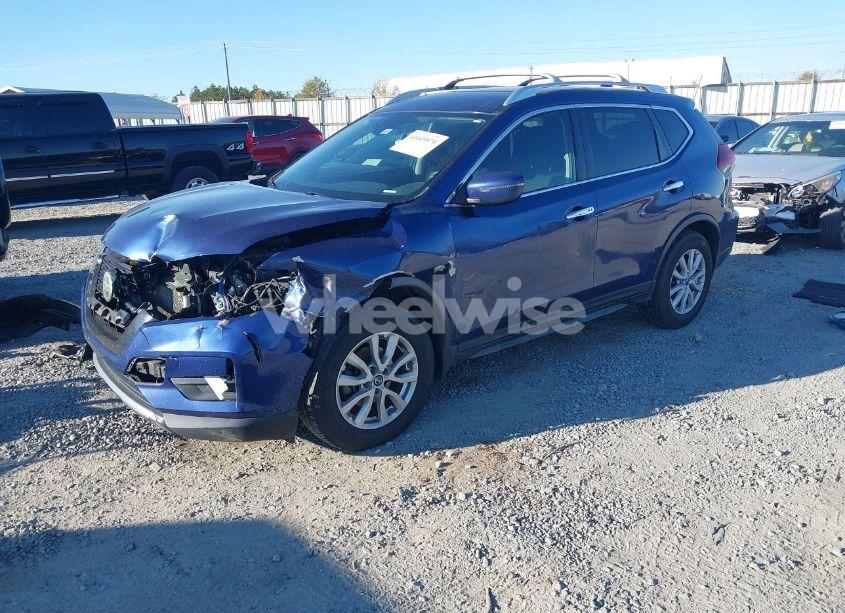 Photo 2 of 2019 Nissan Rogue SV (VIN JN8AT2MT1KW261914)