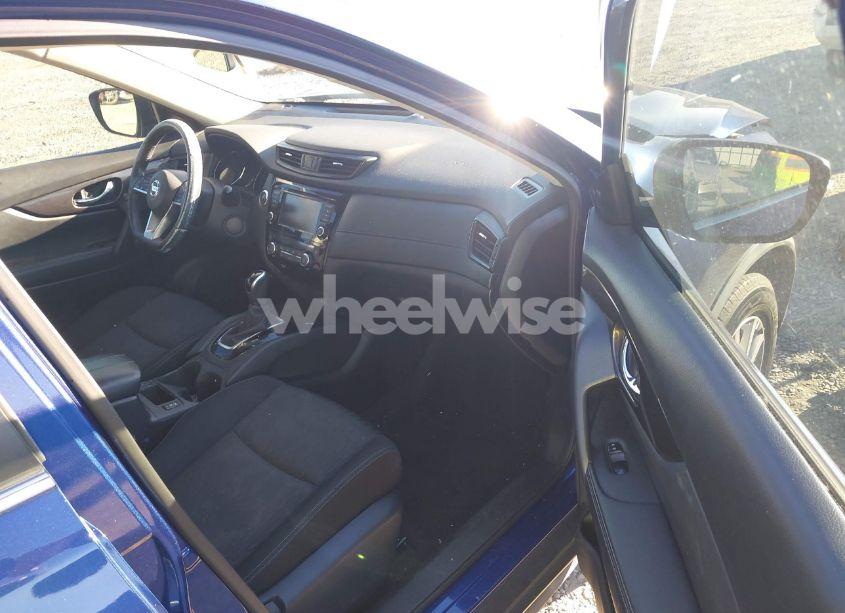 Photo 5 of 2019 Nissan Rogue SV (VIN JN8AT2MT1KW261914)