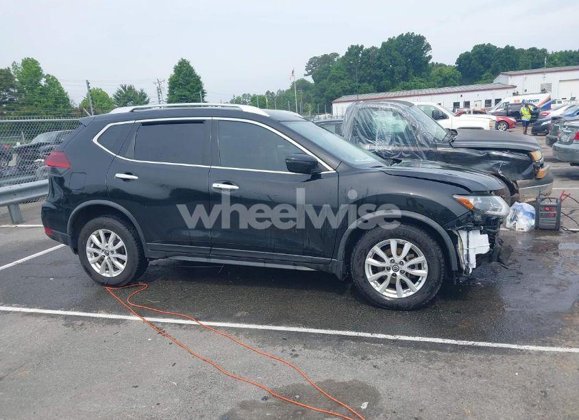 Photo 13 of 2019 Nissan Rogue SV (VIN JN8AT2MT1KW261931)
