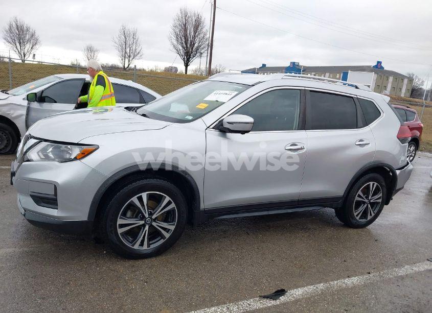Photo 14 of 2019 Nissan Rogue SV (VIN JN8AT2MT1KW265574)