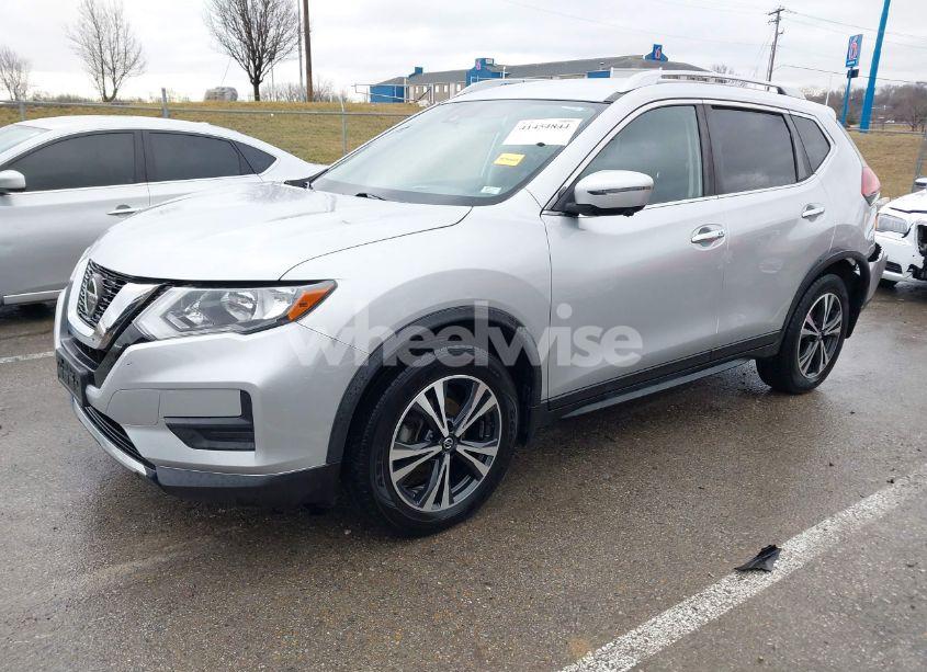 Photo 2 of 2019 Nissan Rogue SV (VIN JN8AT2MT1KW265574)