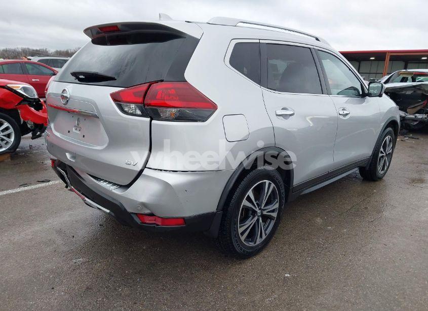 Photo 4 of 2019 Nissan Rogue SV (VIN JN8AT2MT1KW265574)