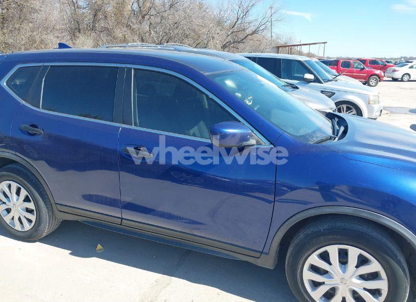 Photo 13 of 2019 Nissan Rogue S (VIN JN8AT2MT1KW504864)