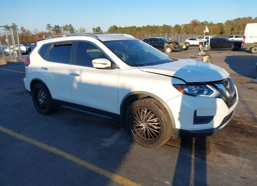 2020 Nissan Rogue SV FWD (VIN JN8AT2MT1LW010781) main photo