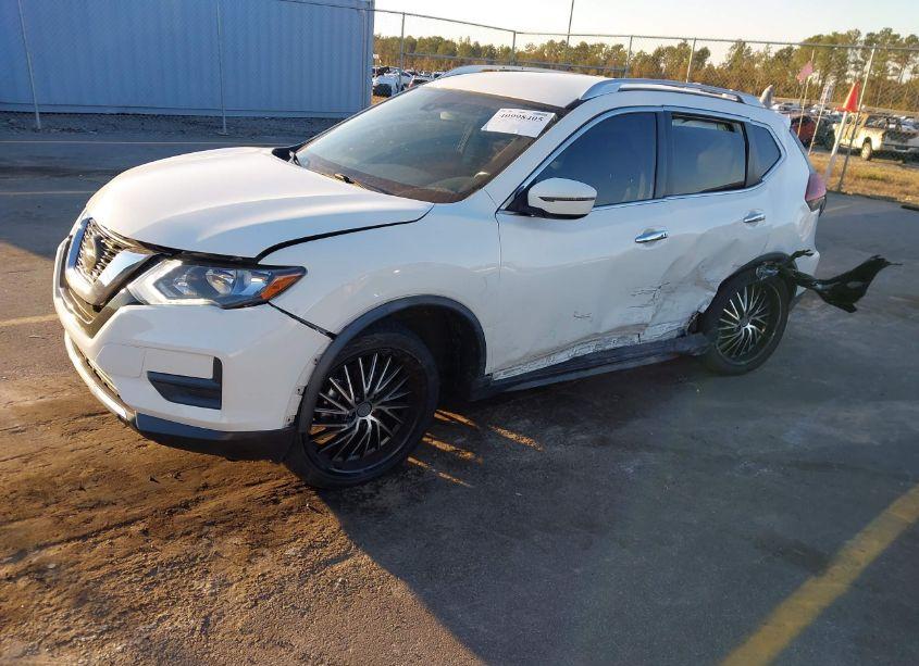 Photo 2 of 2020 Nissan Rogue SV FWD (VIN JN8AT2MT1LW010781)