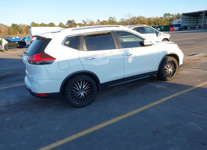 Photo 4 of 2020 Nissan Rogue SV FWD (VIN JN8AT2MT1LW010781)
